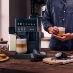 Cecotec Cafetera de Cápsula Freestyle Grind & Latte. 1400W, 20Bares, Multicápsulas, Café Grano 40g, Molinillo Cónico, 1.6L Depósito Agua, 300ml Leche, Thermoblock, Pantalla Táctil, Limpieza Automática - Image 5