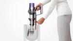 Dyson Cyclone V10 Submarine™ Aspiradora y Fregona Sin Cable – 150 Air Watts, hasta 60 min de autonomía, Suelos Duros, tecnología antienredos - Image 6