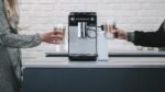 Melitta Latticia OT F300-101 - Cafetera superautomática para café con leche espumada o capuchino, máquina de café con molinillo silencioso y 3 niveles de intensidad, 1,5 L, plata - Image 5