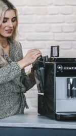 Melitta Latticia OT F300-101 - Cafetera superautomática para café con leche espumada o capuchino, máquina de café con molinillo silencioso y 3 niveles de intensidad, 1,5 L, plata - Image 6